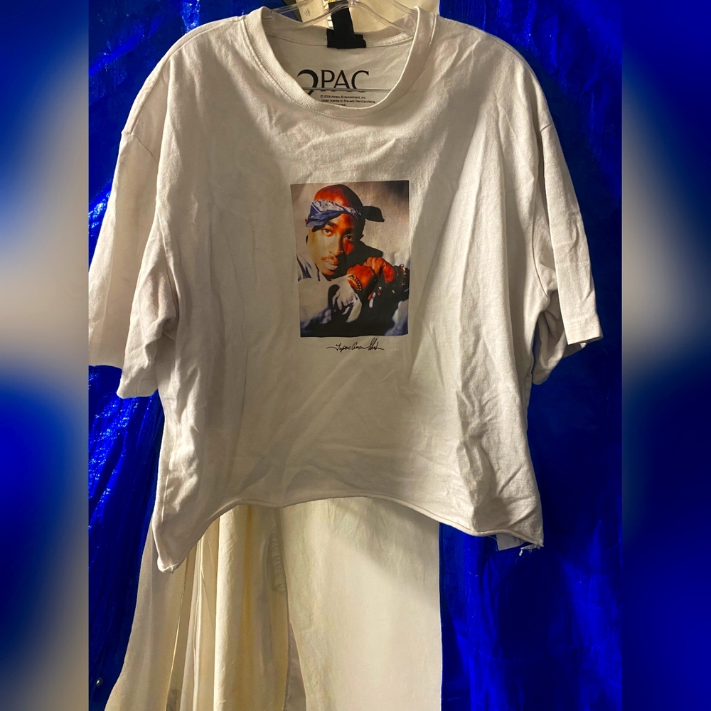 Short Sleeve "Tupac" T Shirt Size M + Signature In Bottom